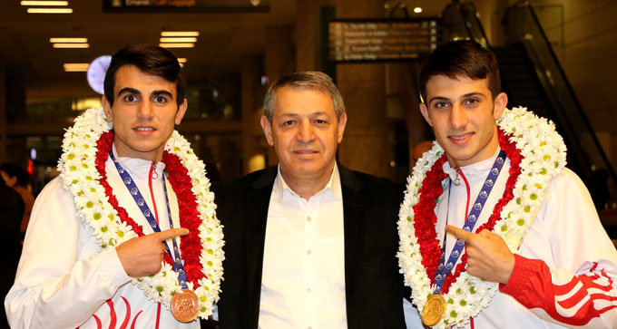 sampiyon-boksorlere-havalimani-karsilama-3